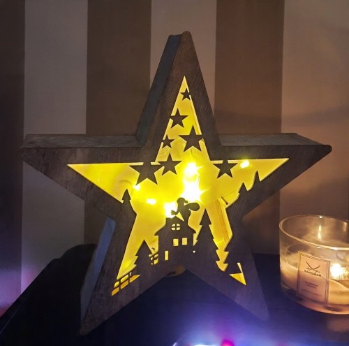 Gwiazda Led drewniana mikołaj 34 cm