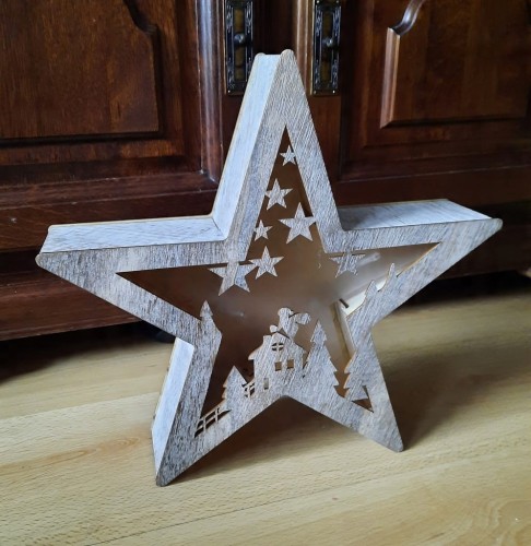 Gwiazda Led drewniana mikołaj 34 cm