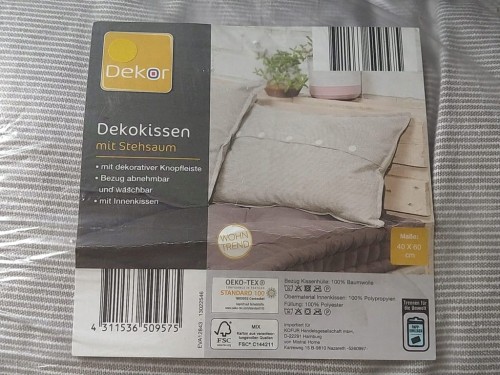 Poduszka Jasiek 40 x 60 pasy beżowo-białe z guzikami